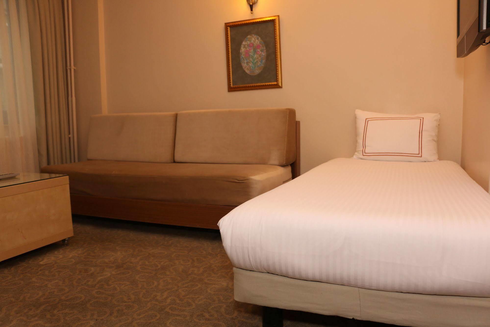 Ilkay Hotel Стамбул Экстерьер фото