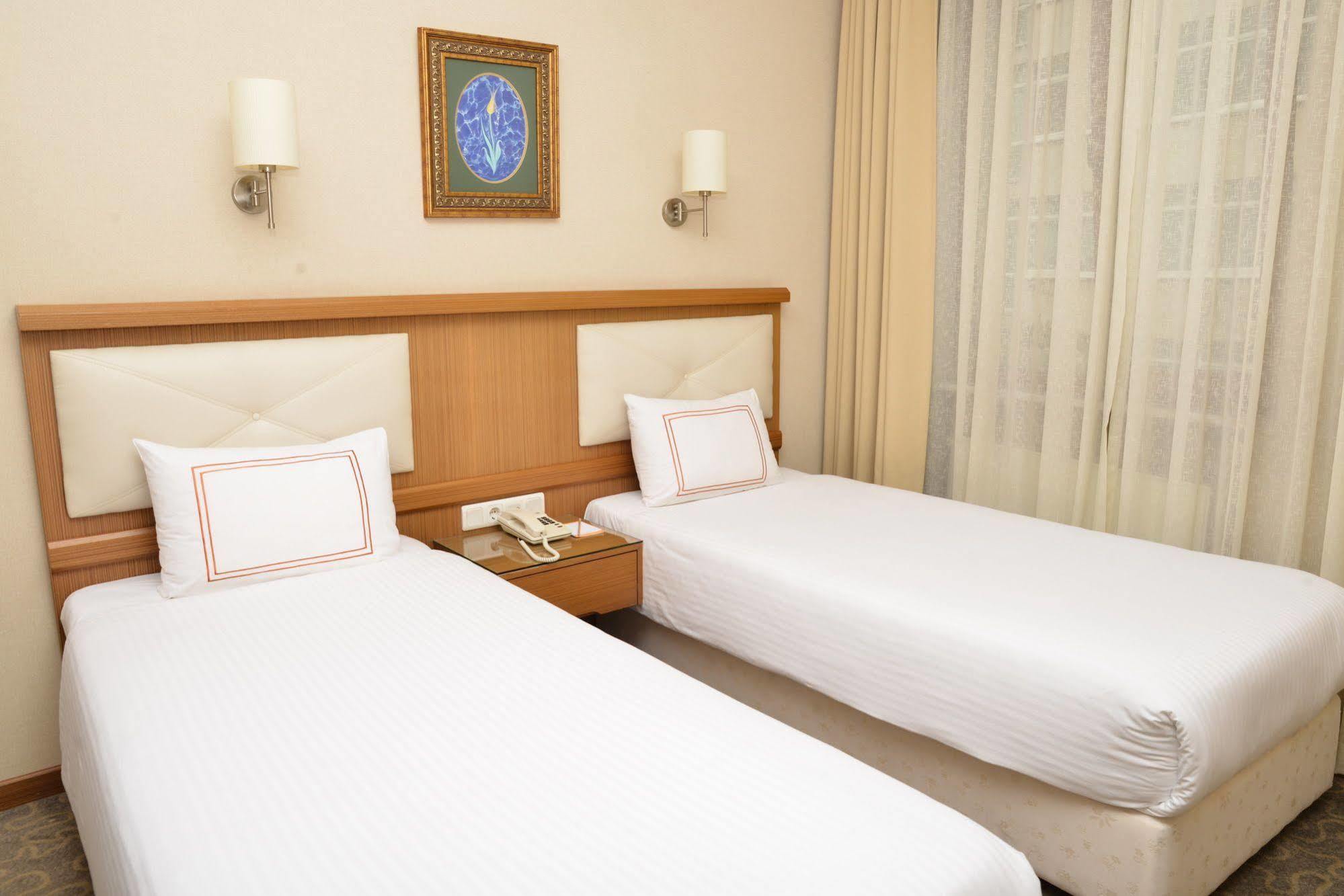 Ilkay Hotel Стамбул Экстерьер фото