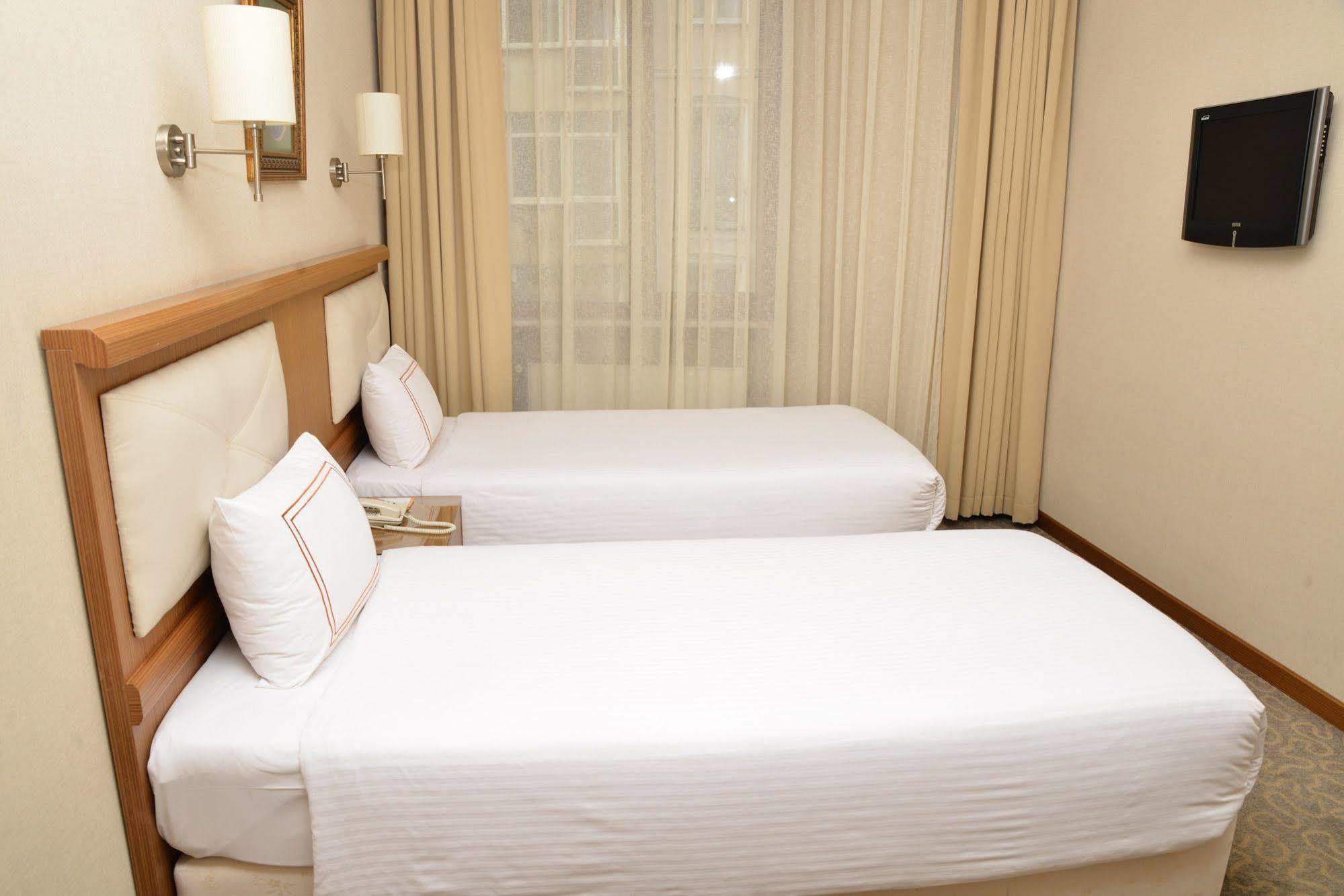 Ilkay Hotel Стамбул Экстерьер фото