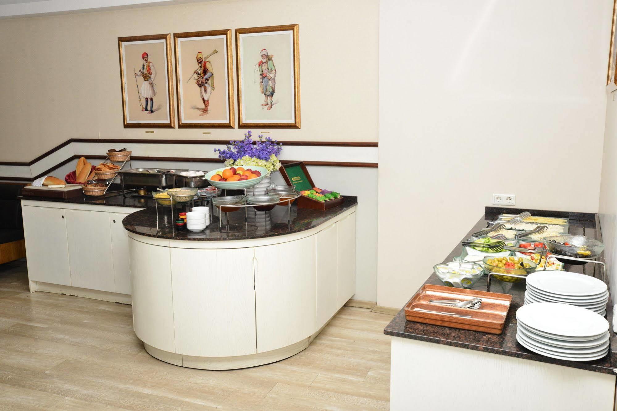 Ilkay Hotel Стамбул Экстерьер фото